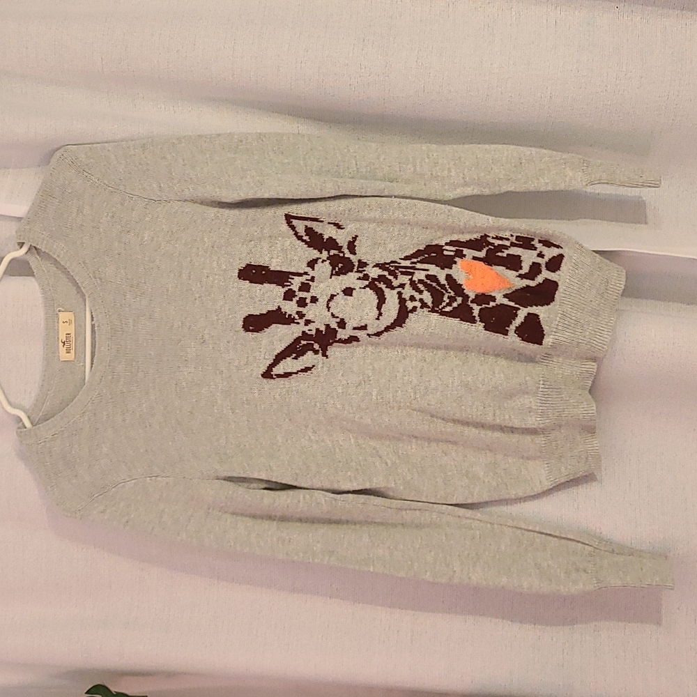 Hollister giraffe love sweater